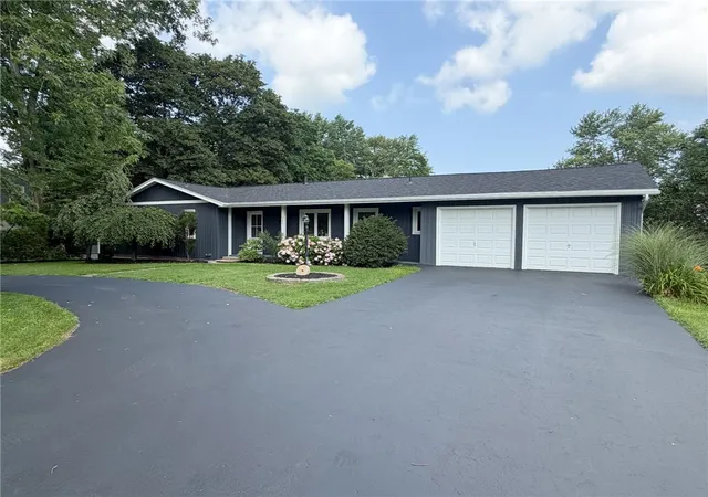 2nd image of 1562 Ridge Rd, Webster, NY 14580 | MLS# R1702111