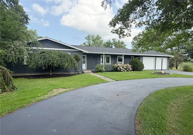 3rd image of 1562 Ridge Rd, Webster, NY 14580 | MLS# R1702111