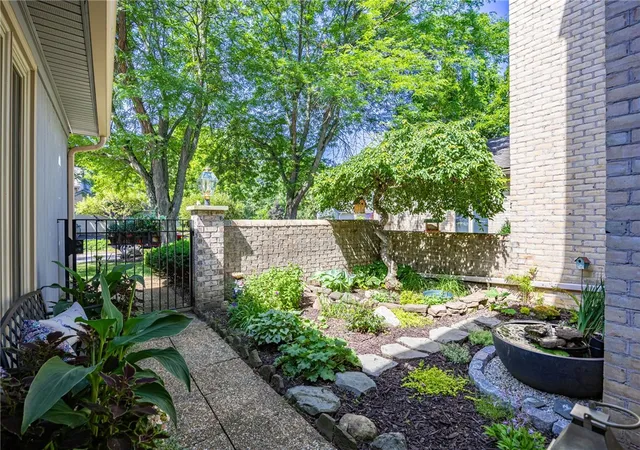 3rd image of 13 Tobey Ct, Pittsford, NY 14534 | MLS# R1702906