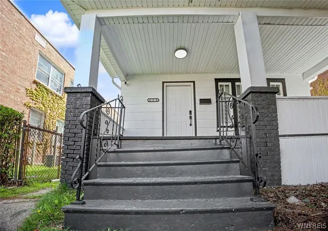 Photo 3 of Single family home for sale at 619 6th Street, Niagara Falls, NY 14301 | MLS# B1702800 | Listing updated on 2026-08-01