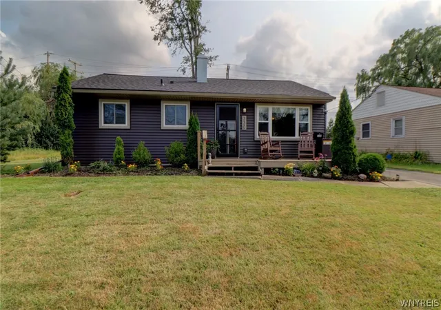 1st image of 330 Canton St, Tonawanda, NY 14150 | MLS# B1702632
