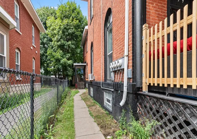 4th image of 159 Genesee St, Lockport City, NY 14094 | MLS# B1702861