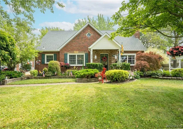2nd image of 945 Mineral Springs Rd, Buffalo, NY 14224 | MLS# B1702836