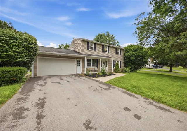 2nd image of 135 Maple Hill Farm Rd, Penfield, NY 14526 | MLS# R1702993
