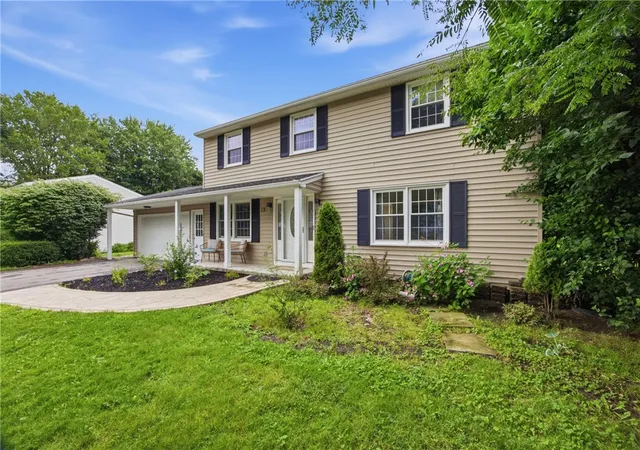 3rd image of 135 Maple Hill Farm Rd, Penfield, NY 14526 | MLS# R1702993