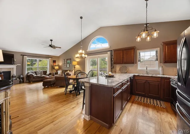 2nd image of 158 Slindes Woods Circle, Syracuse, NY 13212 | MLS# S1702274