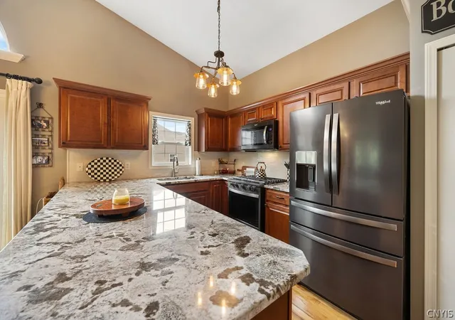 3rd image of 158 Slindes Woods Circle, Syracuse, NY 13212 | MLS# S1702274