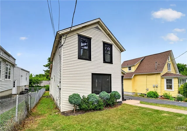 2nd image of 320 6th St, Syracuse, NY 13209 | MLS# S1700714