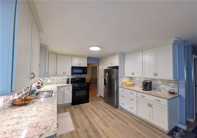 3rd image of 83 Timber Brook Ln, Penfield, NY 14526 | MLS# R1702190