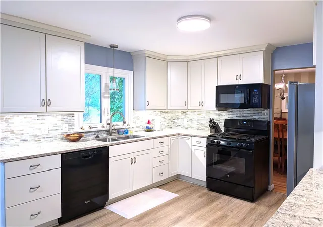 4th image of 83 Timber Brook Ln, Penfield, NY 14526 | MLS# R1702190