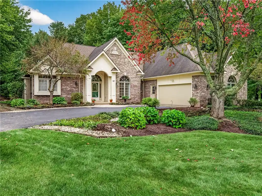 Photo 1 of Sale Pending at 10 Cathedral Oaks, Fairport, NY 14450 | MLS# R1698308 | Listing updated on 2026-10-06