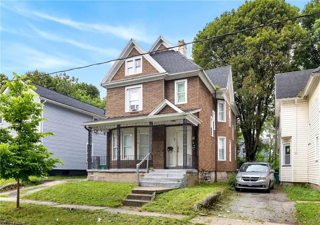 2nd image of 31 Locust St, Rochester, NY 14613 | MLS# R1702246