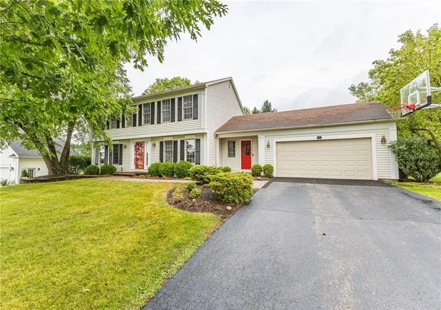 4th image of 9 Wild Berry Ln, Pittsford, NY 14534 | MLS# R1701542
