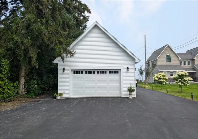4th image of 164 Ferguson Dr, Parma, NY 14468 | MLS# R1702975