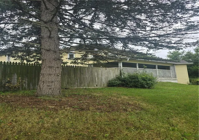 Photo 3 of Single family home for sale at 350 E Center St, Elmira, NY 14901 | MLS# R1702617 | Listing updated on 2026-07-30