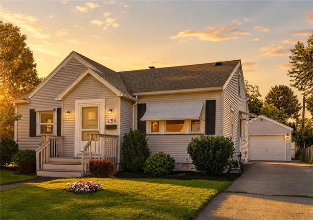 1st image of 134 Whittington Rd, Irondequoit, NY 14609 | MLS# R1698646