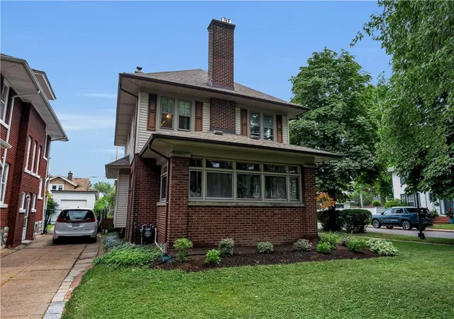 3rd image of 127 University Ave, Buffalo, NY 14214 | MLS# R1703083