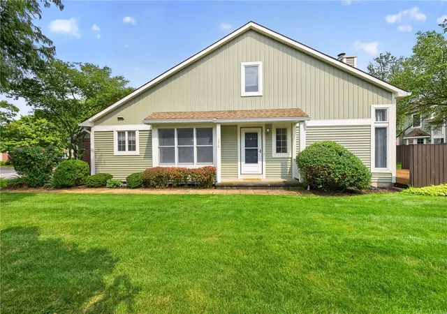 3rd image of 176 Montpelier Cir, Brighton, NY 14618 | MLS# R1701428