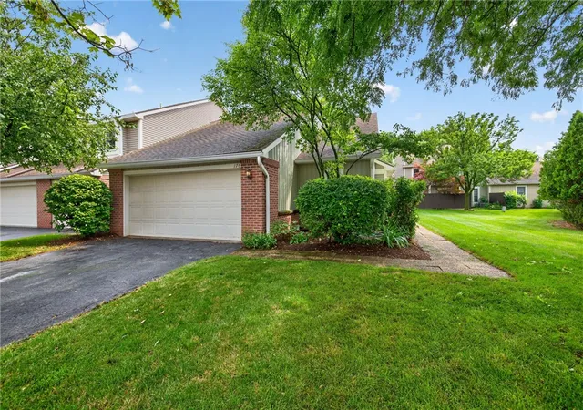 4th image of 176 Montpelier Cir, Brighton, NY 14618 | MLS# R1701428