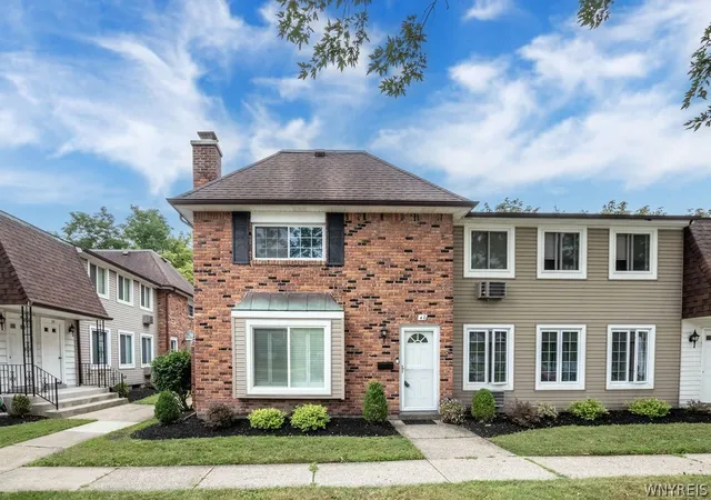 2nd image of 40 Wellington Ct, Buffalo, NY 14221 | MLS# B1703071