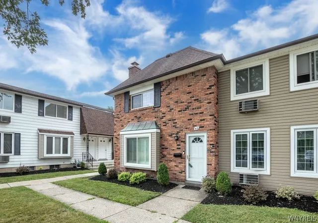 3rd image of 40 Wellington Ct, Buffalo, NY 14221 | MLS# B1703071