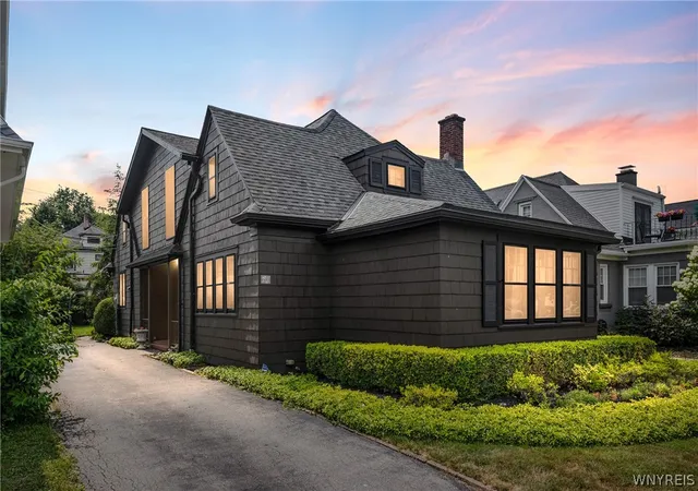 2nd image of 60 Radcliffe Rd, Buffalo, NY 14214 | MLS# B1703027