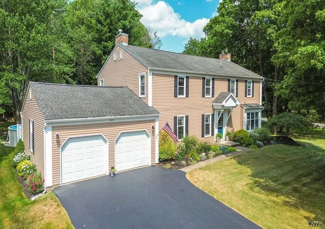 2nd image of 265 Higby Rd, New Hartford, NY 13413 | MLS# S1702841