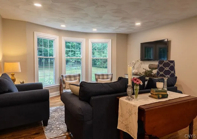 5th image of 265 Higby Rd, New Hartford, NY 13413 | MLS# S1702841