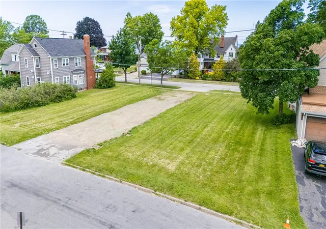5th image of 425 Beach Ave, Rochester, NY 14612 | MLS# R1703179