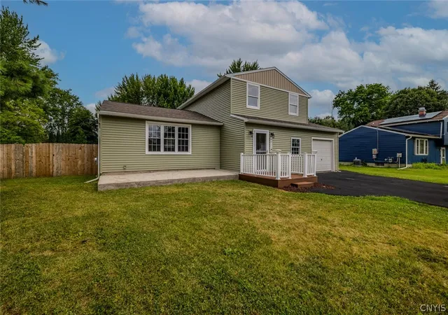 Photo 4 of Single family home for sale at 4211 Inverrary Dr, Liverpool, NY 13090 | MLS# S1703220 | Listing updated on 2026-08-01