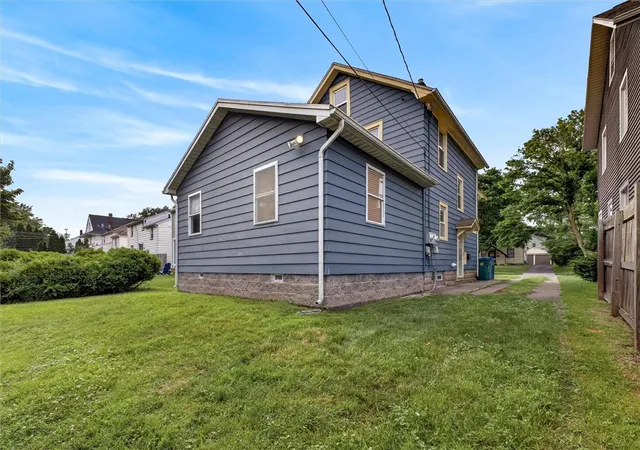 4th image of 239 Farmington Rd, Rochester, NY 14609 | MLS# R1698108