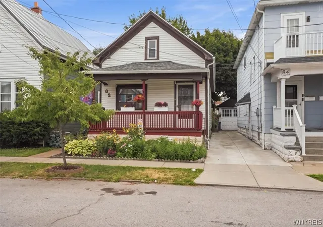 1st image of 82 Peter St, Buffalo, NY 14207 | MLS# B1703266