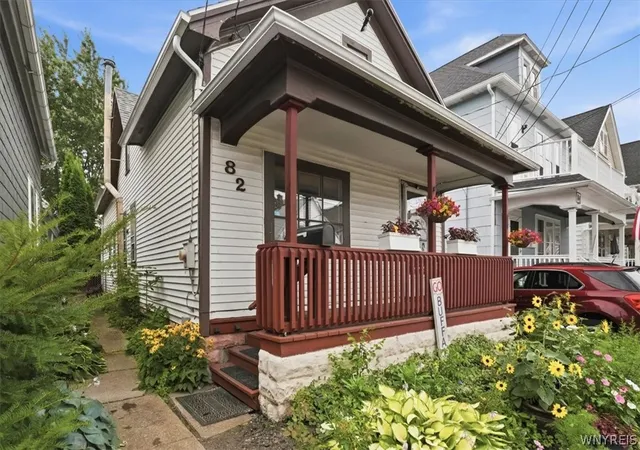 2nd image of 82 Peter St, Buffalo, NY 14207 | MLS# B1703266