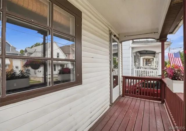 3rd image of 82 Peter St, Buffalo, NY 14207 | MLS# B1703266