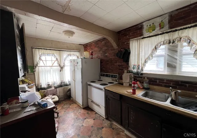 Photo 4 of Single family home for sale at 619 Seeley Rd, Syracuse, NY 13224 | MLS# S1702877 | Listing updated on 2026-08-01