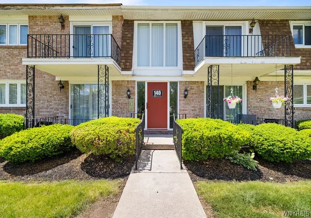 1st image of 140 Old Lyme Dr #4, Buffalo, NY 14221 | MLS# B1703184