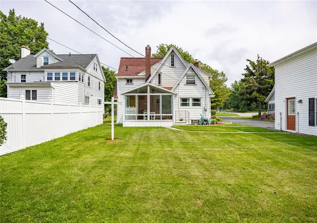 2nd image of 4069 Lake Ave, Rochester, NY 14612 | MLS# R1691067