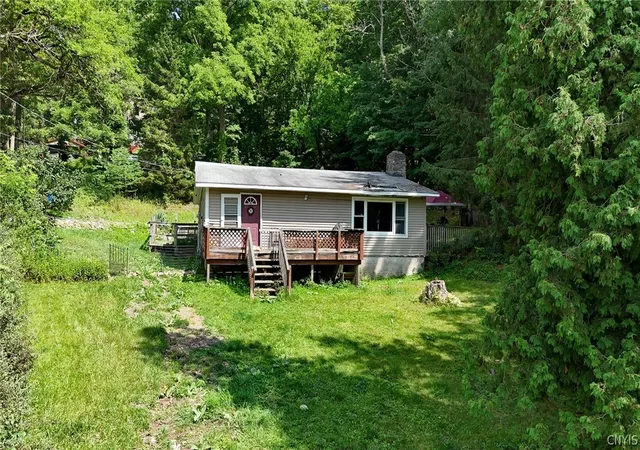 1st image of 121 Sunrise Dr, Syracuse, NY 13205 | MLS# S1703247