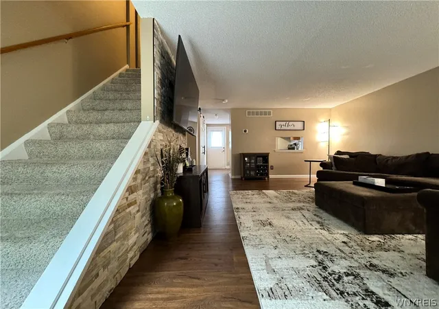 Photo 3 of Sale Pending at 26 Stoneledge Ct, Buffalo, NY 14221 | MLS# B1701943 | Listing updated on 2026-08-02