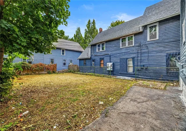 Listing Photo 2 - Condo for sale in building located at 333 Vermont St, Buffalo, NY 14213 - Unit #