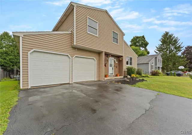 Photo 2 of Sale Pending at 8151 Scotia Ln, Liverpool, NY 13090 | MLS# S1702641 | Listing updated on 2026-08-03