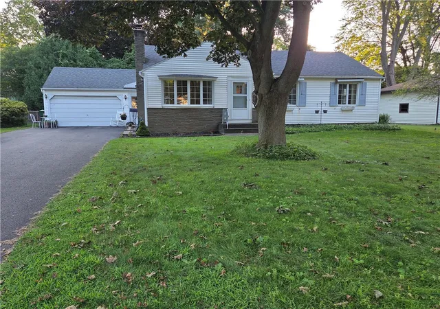 1st image of 111 Hastings Ln, Rochester, NY 14617 | MLS# R1703447