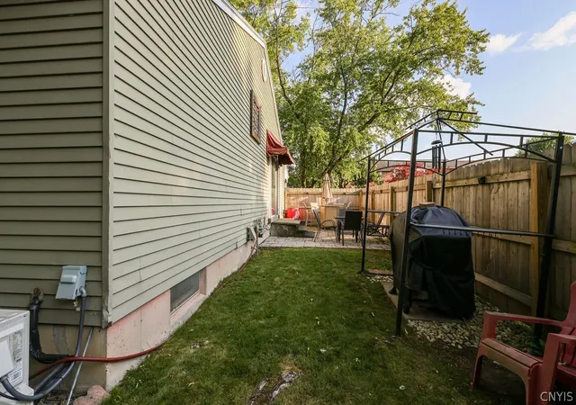 Listing Photo 2 - Condo for sale in building located at 4313 Belmont Dr, Liverpool, NY 13090 - Unit #