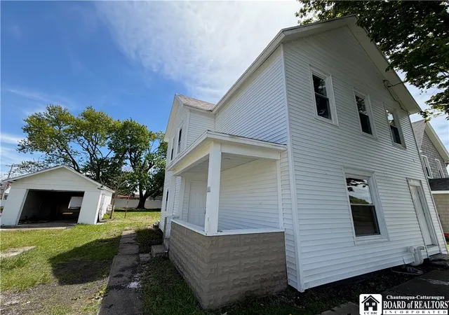 Photo 1 of Single family home for sale at 307 W Oak St, Olean, NY 14760 | MLS# R1703104 | Listing updated on 2026-08-01