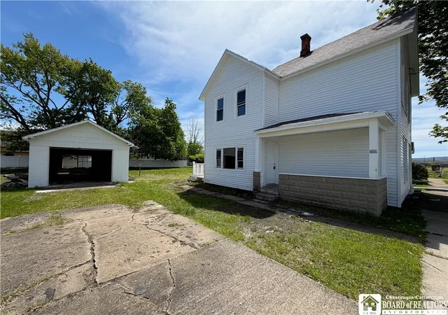 Photo 3 of Single family home for sale at 307 W Oak St, Olean, NY 14760 | MLS# R1703104 | Listing updated on 2026-08-01