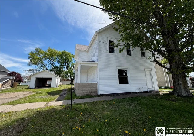Photo 4 of Single family home for sale at 307 W Oak St, Olean, NY 14760 | MLS# R1703104 | Listing updated on 2026-08-01