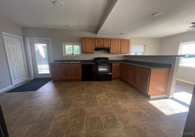 3rd image of 703 Seward St, Fulton, NY 13069 | MLS# S1701676