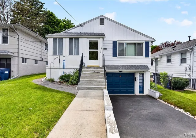 1st image of 156 Cloveridge Dr, Syracuse, NY 13206 | MLS# S1703509