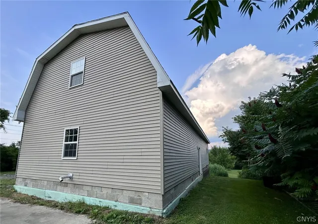 Photo 5 of Single family home for sale at 5804 West Rd, Munnsville, NY 13409 | MLS# S1703239 | Listing updated on 2026-08-01