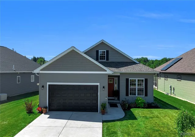 2nd image of 22 Deer View Dr, Royalton, NY 14001 | MLS# B1701981